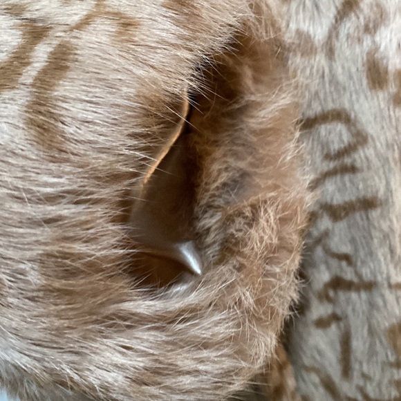 Olive does Olive rabbit fur jacket 🧥 L will fit S & M - Picture 12 of 16
